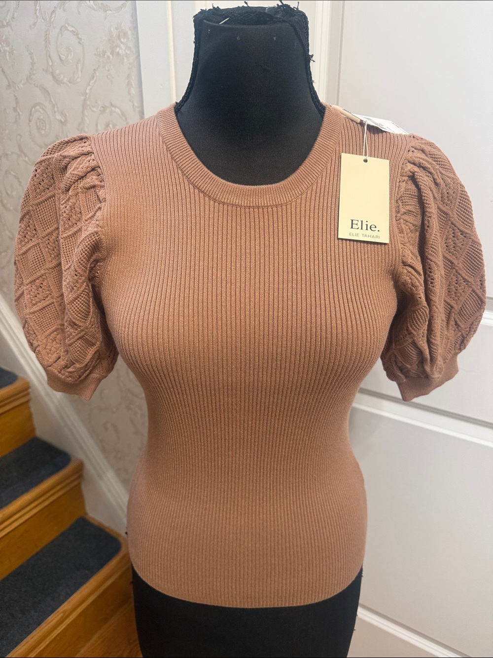 NWT Tahari Tan Puff ribbed body- puffed Sleeve Knit Top in Brown. Size M